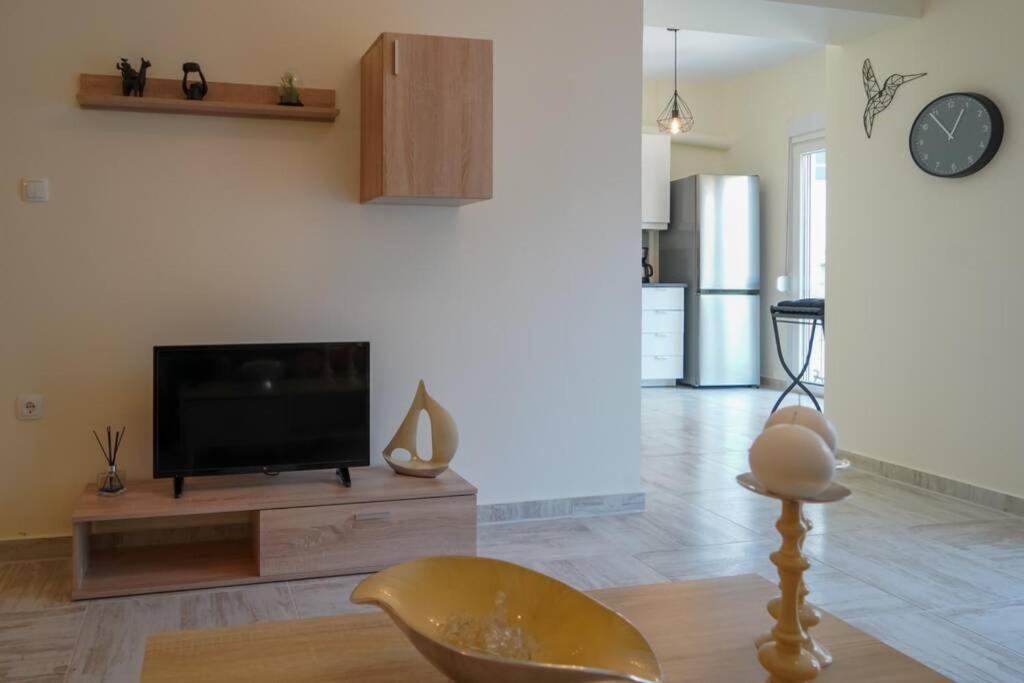 Modern Apartment In The City Center يانينة المظهر الخارجي الصورة
