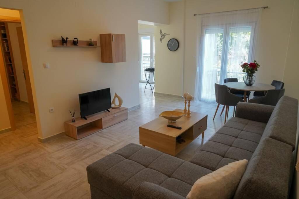 Modern Apartment In The City Center يانينة المظهر الخارجي الصورة