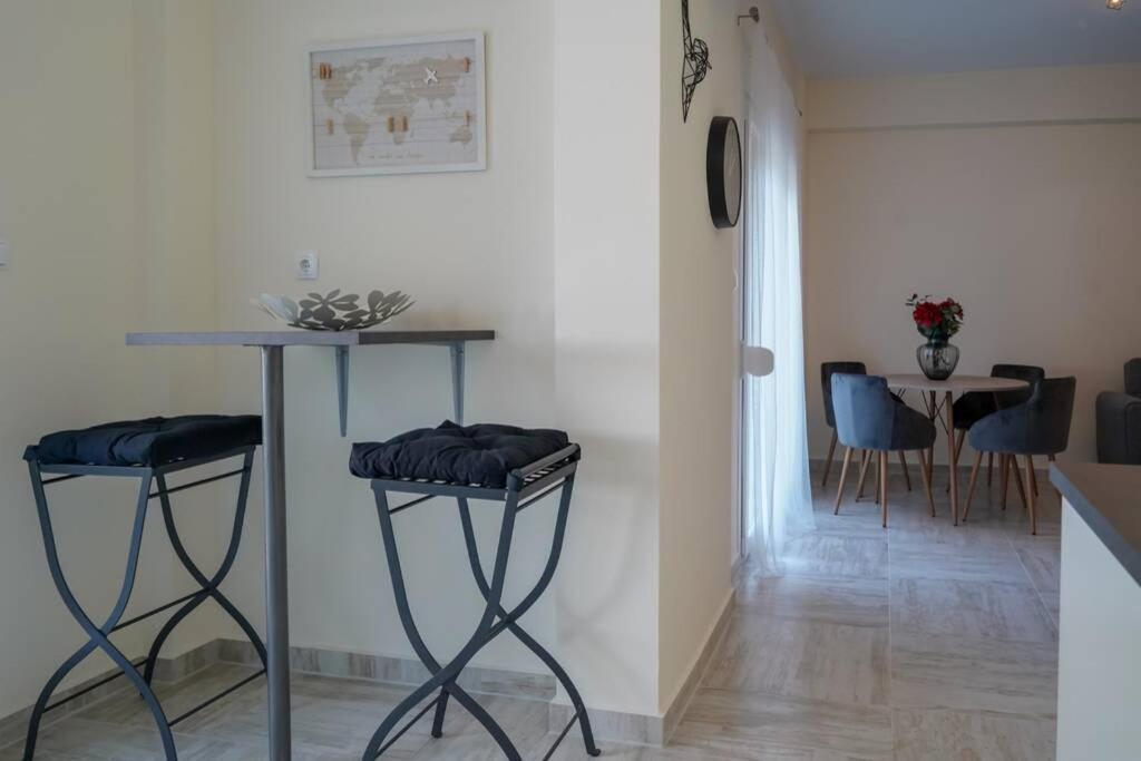 Modern Apartment In The City Center يانينة المظهر الخارجي الصورة