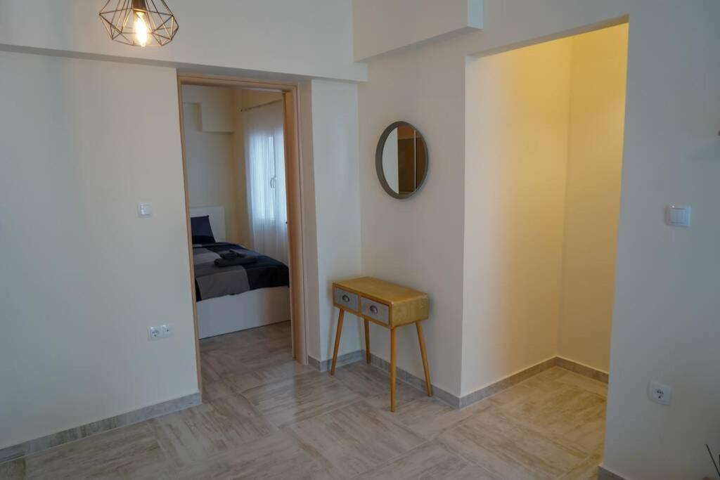 Modern Apartment In The City Center يانينة المظهر الخارجي الصورة