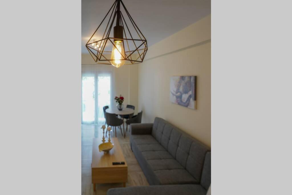 Modern Apartment In The City Center يانينة المظهر الخارجي الصورة